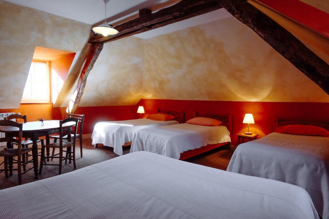 Le Poujastou Bed & Breakfast Juzet-de-Luchon ภายนอก รูปภาพ