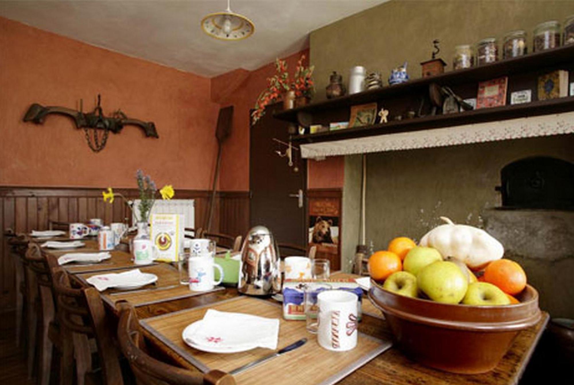 Le Poujastou Bed & Breakfast Juzet-de-Luchon ภายนอก รูปภาพ