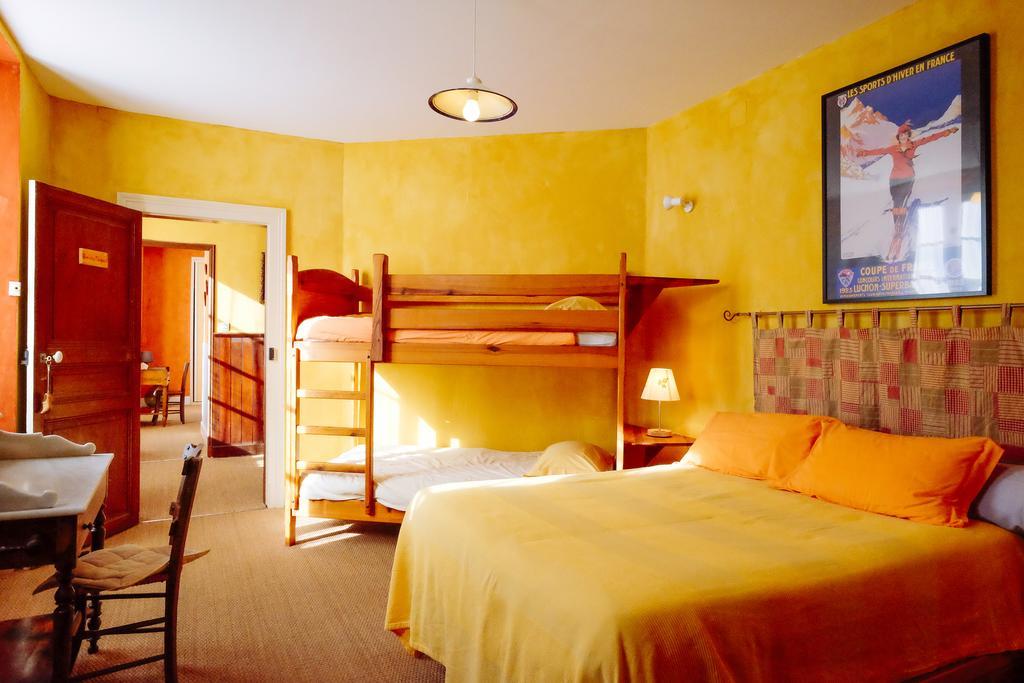 Le Poujastou Bed & Breakfast Juzet-de-Luchon ภายนอก รูปภาพ
