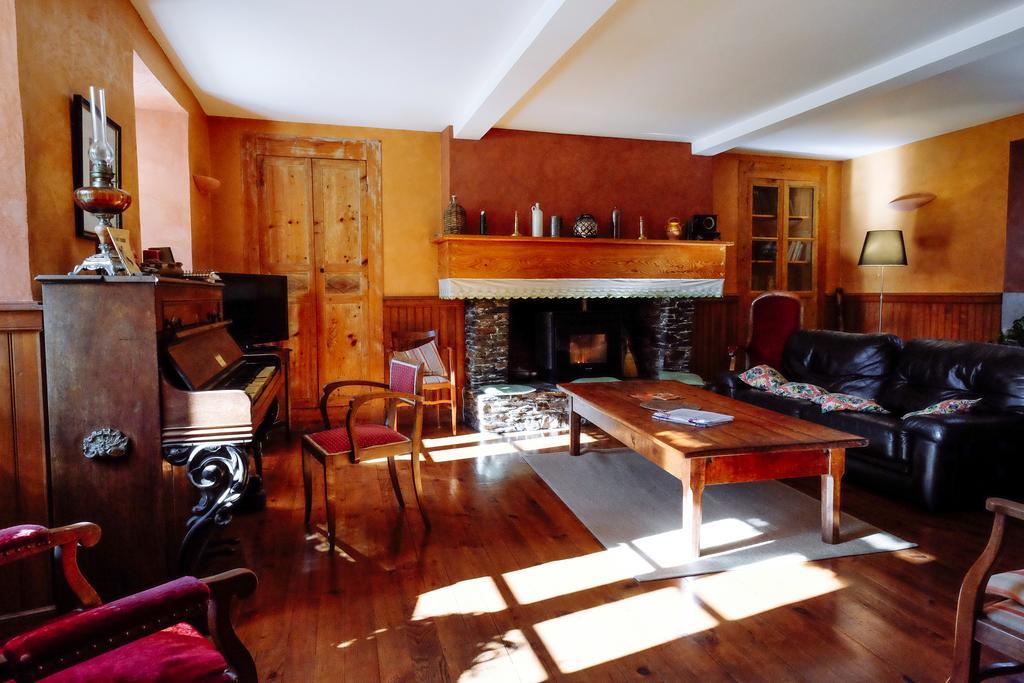 Le Poujastou Bed & Breakfast Juzet-de-Luchon ภายนอก รูปภาพ
