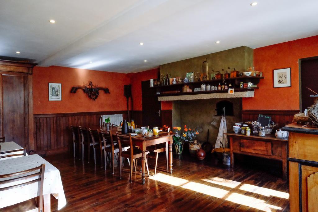 Le Poujastou Bed & Breakfast Juzet-de-Luchon ภายนอก รูปภาพ