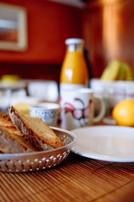 Le Poujastou Bed & Breakfast Juzet-de-Luchon ภายนอก รูปภาพ
