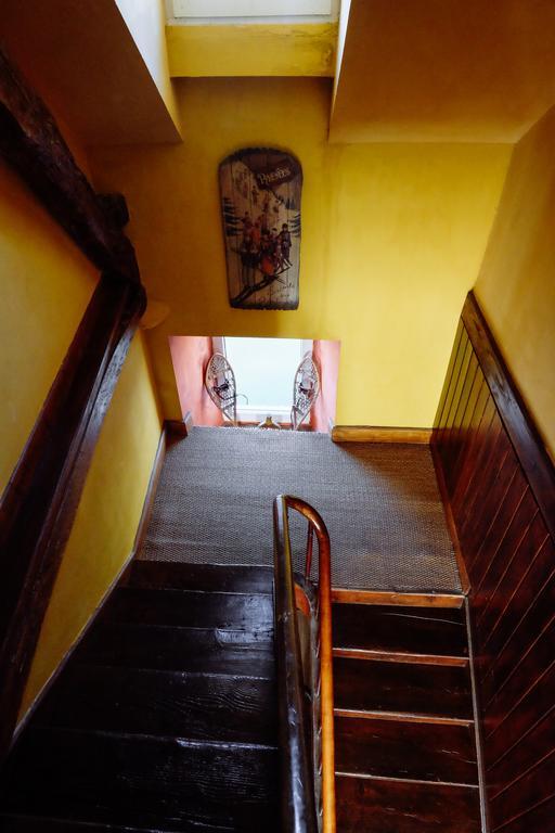 Le Poujastou Bed & Breakfast Juzet-de-Luchon ภายนอก รูปภาพ