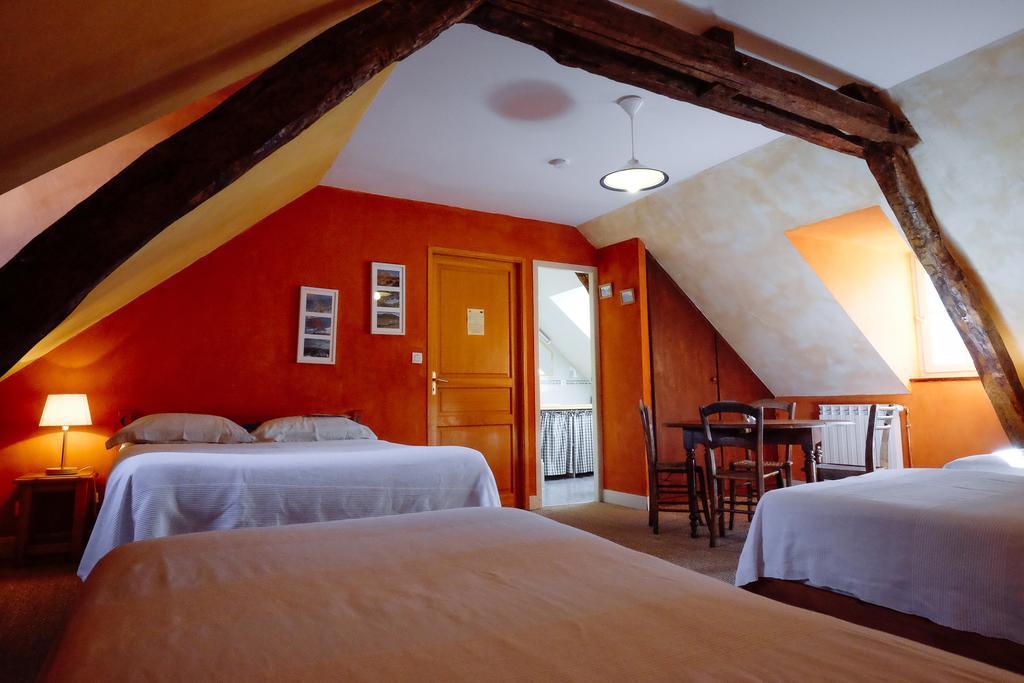 Le Poujastou Bed & Breakfast Juzet-de-Luchon ภายนอก รูปภาพ