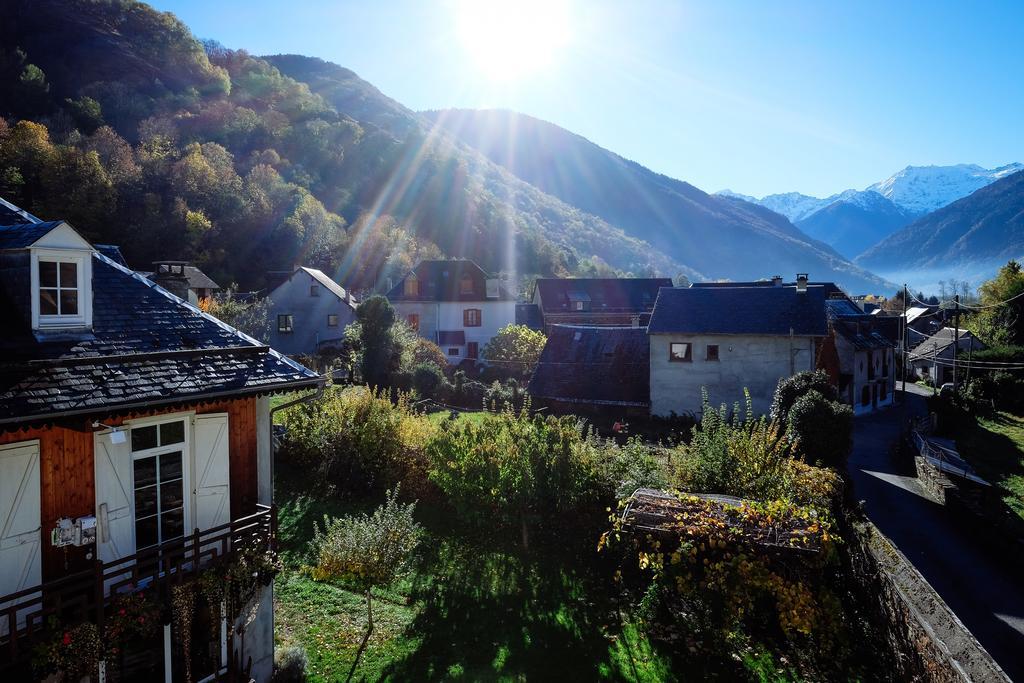 Le Poujastou Bed & Breakfast Juzet-de-Luchon ภายนอก รูปภาพ